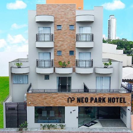 Neo Park Hotel 马林加 外观 照片
